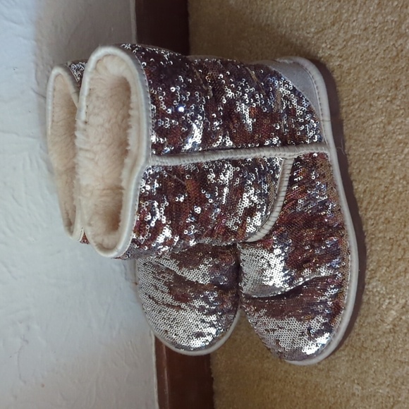 UGG boots - Classic Short Sparkle  sequin S/N 3353 Size 7 - Picture 4 of 10